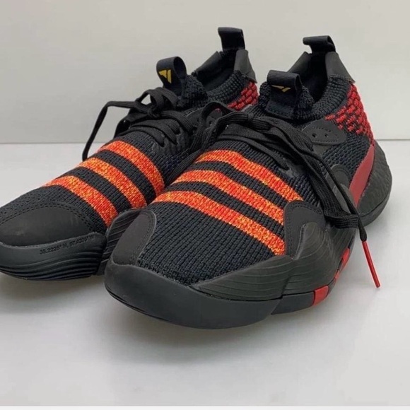 ADIDAS Trae Young Signature Basketball Shoes mens sz 9 EXCELLENT USED CONDITION - Picture 2 of 3